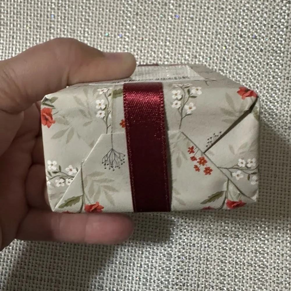 Vila Cardillium Wild Poppy Scented Soap with Oatmeal Exfoliant 1 Bar